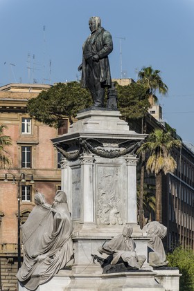 Monument à Cavour