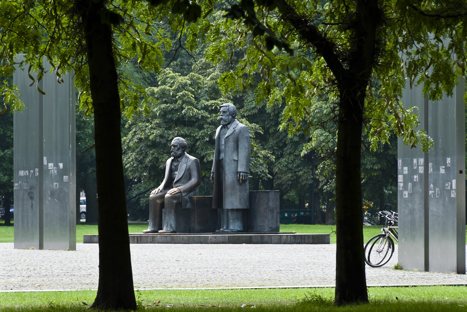 Monument à Karl Marx et Friedrich Engels