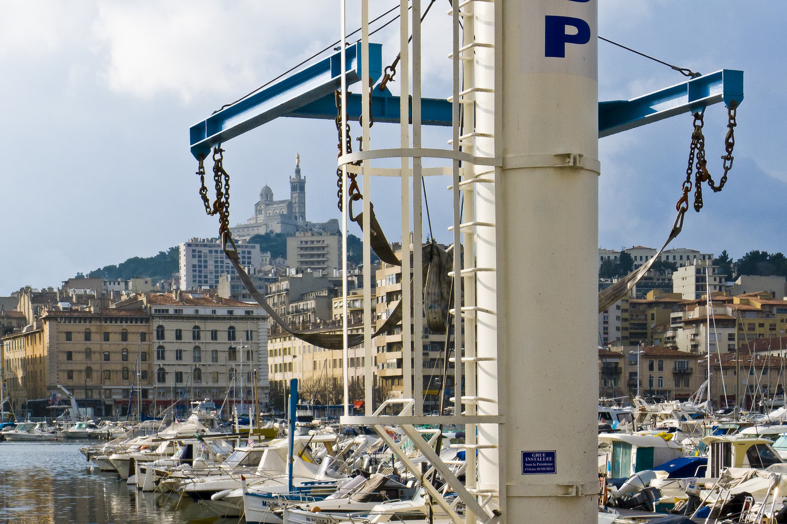 Notre-Dame de la Garde vue du Vieux-Port