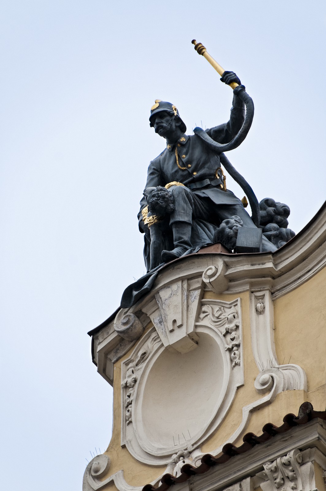 Statue sur la façade du ministère du Commerce