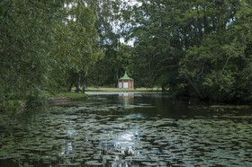Bassin avec pavillon