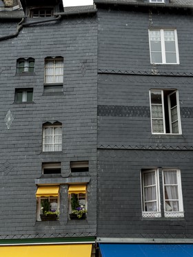 Façades d'ardoise à Honfleur